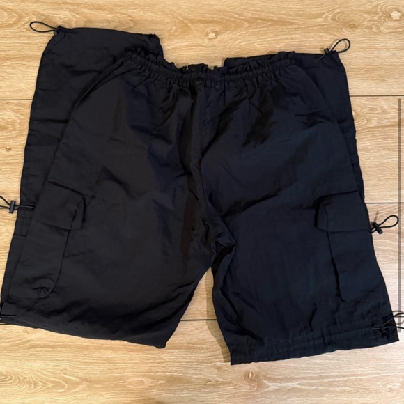 Garage The Chloe Nylon Black Parachute Cargo Pants 32” inseam - Picture 4 of 8